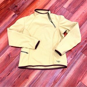 Green arcteryx quarter zip fleece